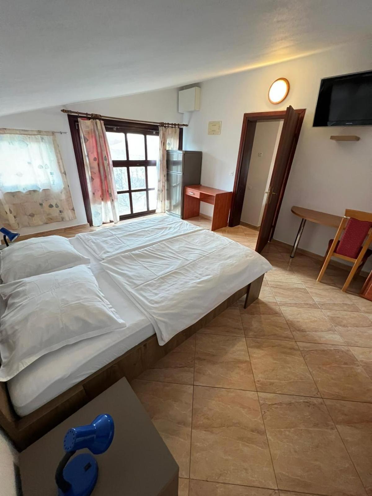 Bellevue Rooms Stara Baška エクステリア 写真