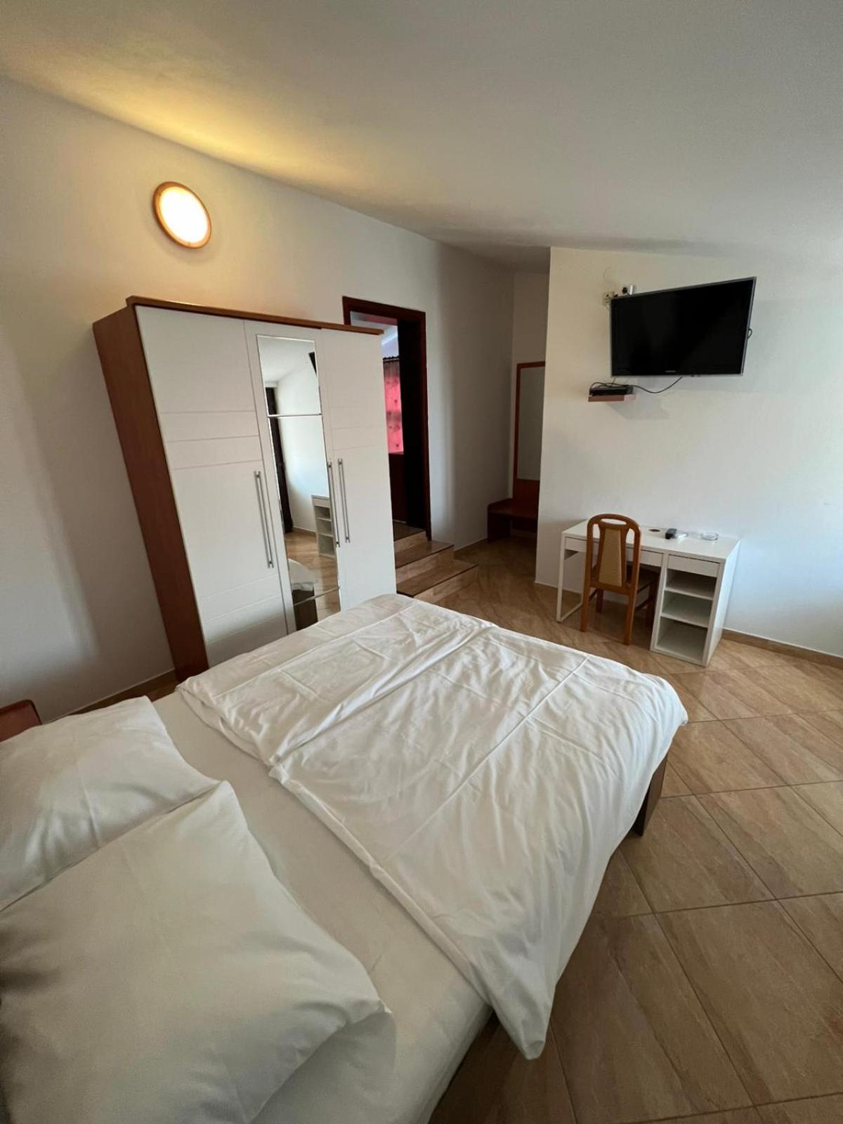 Bellevue Rooms Stara Baška エクステリア 写真