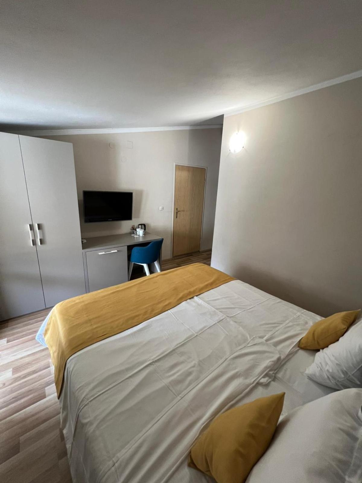 Bellevue Rooms Stara Baška エクステリア 写真