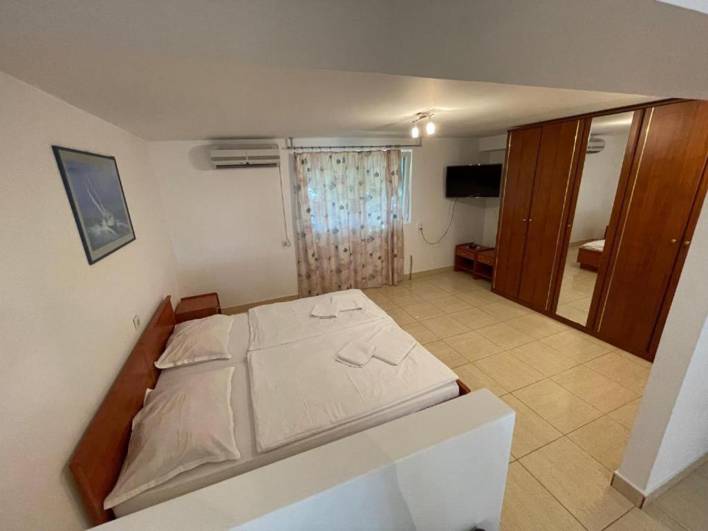 Bellevue Rooms Stara Baška エクステリア 写真