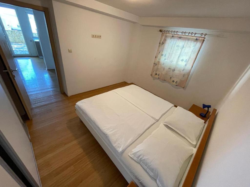 Bellevue Rooms Stara Baška エクステリア 写真
