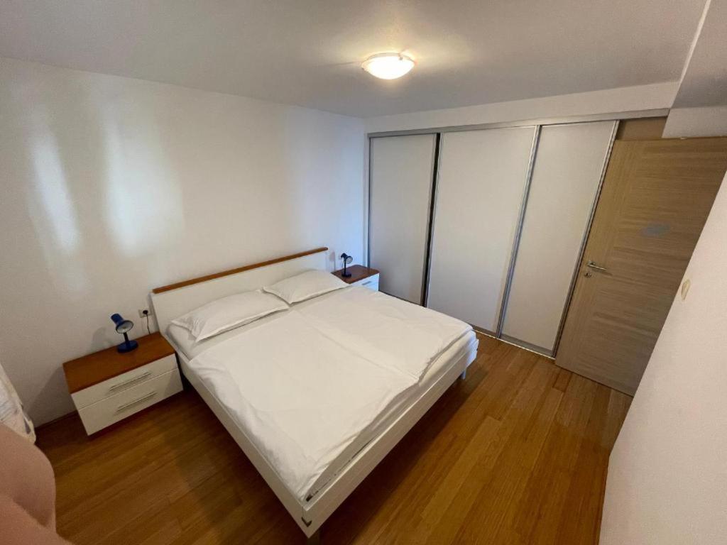 Bellevue Rooms Stara Baška エクステリア 写真
